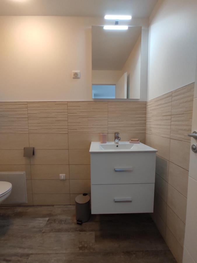 Appartement Climatise Avec Balcon,Wifi, Proche Remparts Avignon Exterior foto