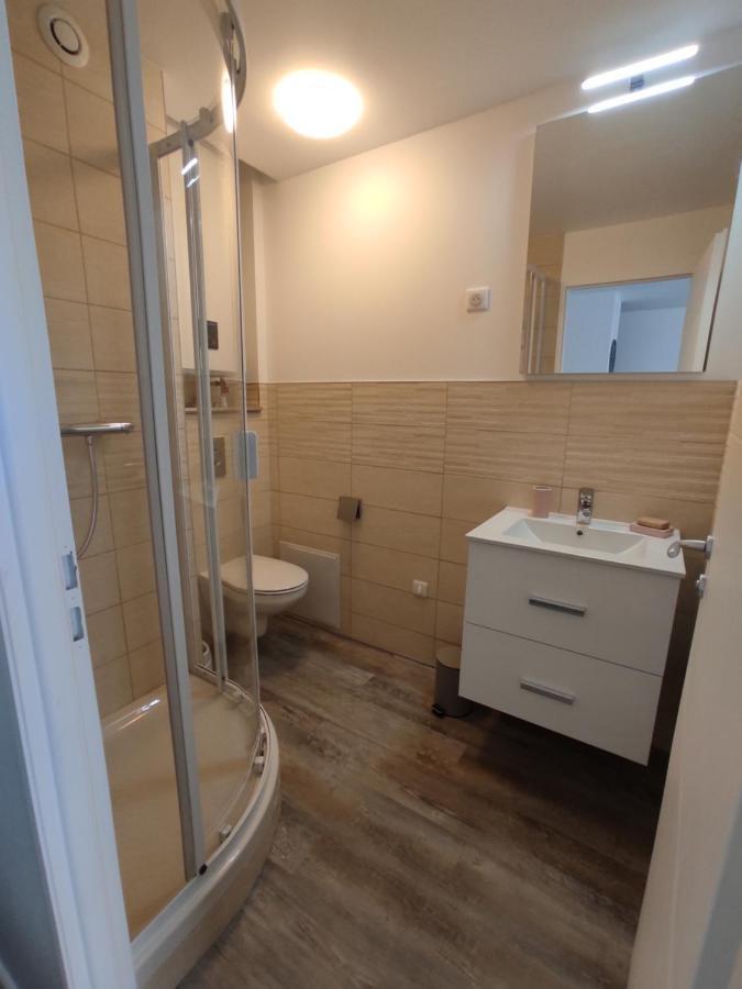 Appartement Climatise Avec Balcon,Wifi, Proche Remparts Avignon Exterior foto